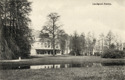 13699 Gezicht op de achtergevel van het landhuis Persijn met omringend park (Achterweteringseweg 10) te Maartensdijk. ...